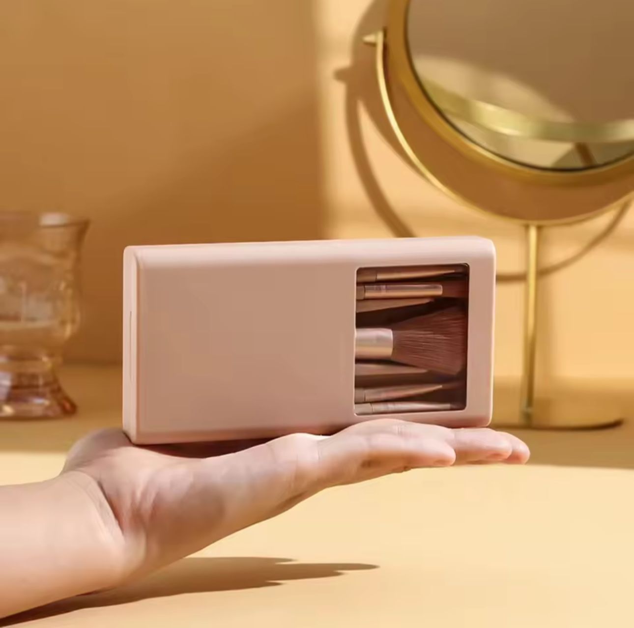 Portable 5 pcs make brush set with box.